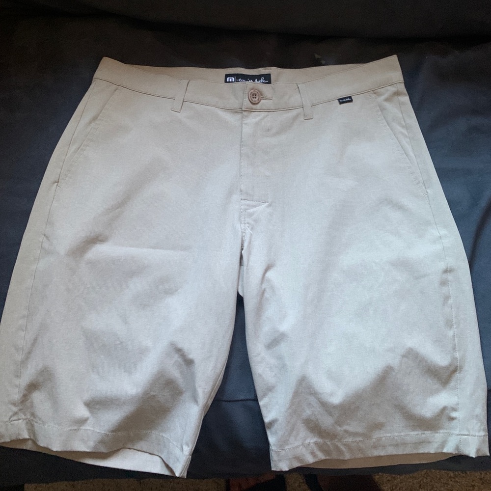 Travis Mathew flat front shorts Men’s